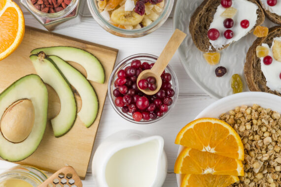 تعتبر الباكتيريا النافعة من أهم الكائنات الحية الموجودة في الطبيعة، فهي تعيش في الأرض والماء وحتى في أجسام الكائنات الحية، وتلعب دورًا بارزًا في دورة الحياة والحفاظ على التوازن البيئي.