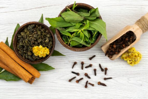 نباتات تحمي الكبد، صحة الكبد أمر حيوي لصحة الجسم بشكل عام، إذ يعد الكبد من أهم الأعضاء في جسم الإنسان لمهمته في التخلص من السموم والنفايات وتنظيم المواد الضرورية للجسم.