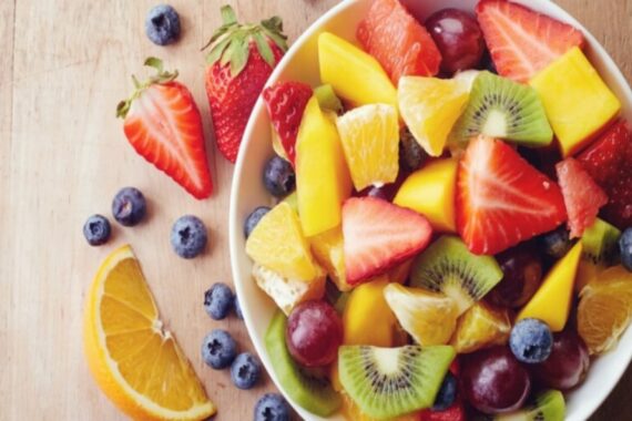 الوجبات النباتية تساعد على الهضم، التغذية السليمة تلعب دوراً حيوياً في صحة الهضم، وتعتبر الوجبات النباتية خياراً ممتازاً لتعزيز هذه العملية. تعمل الأطعمة النباتية على توفير الألياف والعناصر الغذائية اللازمة التي تعزز صحة الجهاز الهضمي، مما يجعلها خياراً مفضلاً لمن يسعى لتحسين وظائف هضمية صحية وفعّالة.