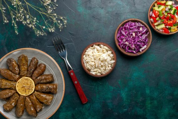 أفضل الأطباق النباتية لرمضان، يُعد شهر رمضان فرصةً رائعةً لتجربة أطباق جديدة ومُغذية، خاصةً للذين يتبعون نظامًا غذائيًا نباتيًا.