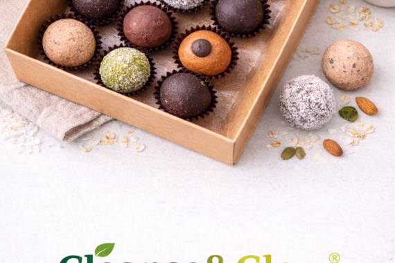 علبة كرات بروتين صحية مشكلة من Cleanse&Glow تحتوي على نكهات متعددة من مكونات طبيعية مثل الشوفان والمكسرات وجوز الهند والعسل